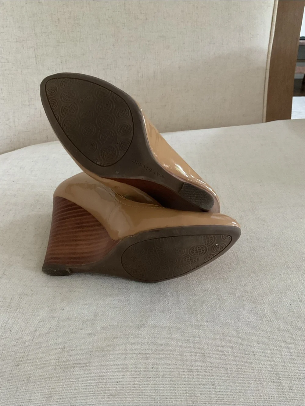 Max Studio Nude patent leather pump with wooden wedge heel Size 6